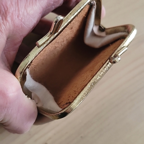 Columbia Tooled Leather Coin Purse Keychain - Picture 5 of 5